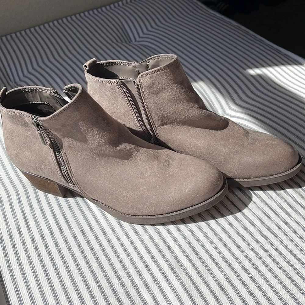 Taupe Ankle Booties size 9 - Picture 2 of 4